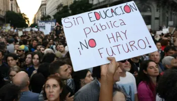 Reclamo por financiamiento y salarios lleva a las universidades a Plaza de Mayo