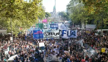 “El gobierno de Milei ajusta a las universidades de manera brutal”
