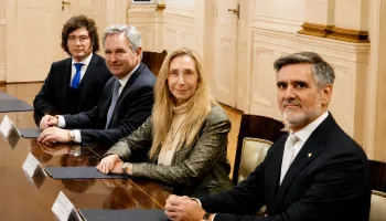 En Suiza no hay ejército pero la embajada argentina local tiene su propia guerra