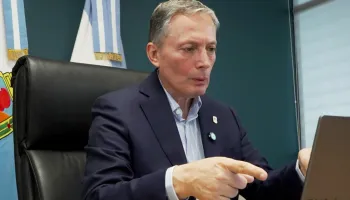 Fernando Gray apuntó contra Javier Milei en el Congreso del PJ