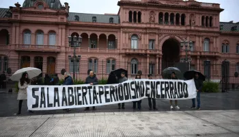 Javier Milei está decidido a vaciar de contenidos la sala de periodistas de Casa Rosada