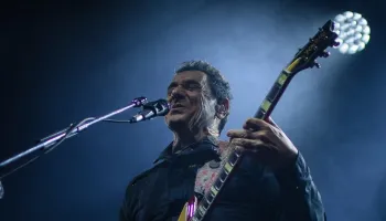 Divididos volvió a aplastar en Atenas y convirtió la noche platense en una fiesta de rock