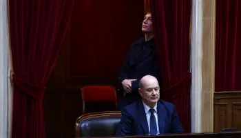 Federico Sturzenegger quiso desregular la Aduana y terminó abriendo otra guerra libertaria