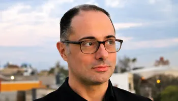 Ramiro Sánchiz presenta nueva novela: "La premisa es una persona que recibe unos manuscritos incomprensibles"
