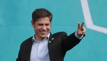Axel Kicillof bajo la lupa fiscal: informe advierte sobre déficit, deuda y ajuste salarial
