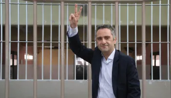 OPNyA: ratas caminan sobre las mesas y conviven con las personas en el centro Pablo Nogués