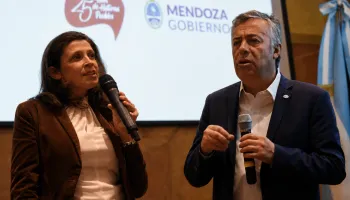 El gobierno de Alfredo Cornejo usó fondos para misiones oficiales como caja chica