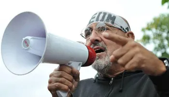 "El Perro" Santillán: "Lo último para ser colonia es vender las tierras argentinas"