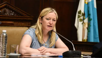 La vicegobernadora que enfrentó a Francia ahora es acusada de irregularidades en el Senado