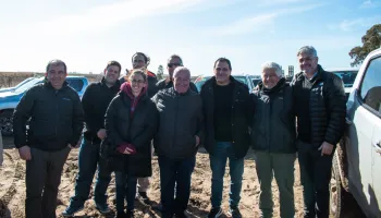 Puerto Quequén profundiza apoyo al sector productivo con recuperación de caminos rurales