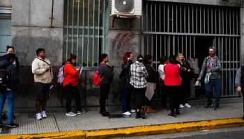 El mercado laboral y la erosión salarial desplazan a la inflación como principales urgencias