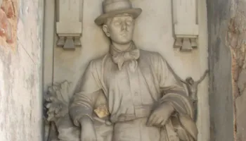 La verdadera historia de la tumba de David Alleno en el Cementerio de la Recoleta