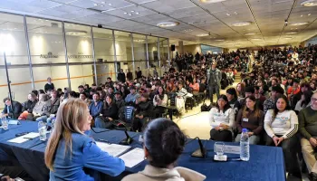 Voces Adolescentes: Verónica Magario destacó el rol de los jóvenes en La Plata