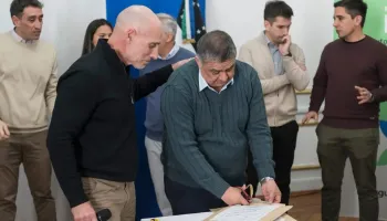 Río Negro: Alberto Weretilneck licitó viviendas con una cooperativa sin autorización