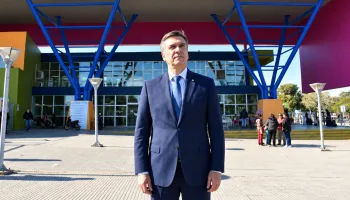 Leandro Zdero suspendió las PASO, pero gastó 4.343 millones en firmas ligadas a trolls