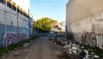 Denuncian penalmente a funcionarios de Morón por la posible venta de una calle pública