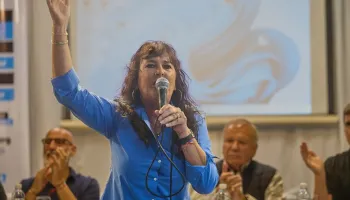 Fabiola Mosquera: “El salario estatal quedó por el suelo y la gente no llega ni al día 15”
