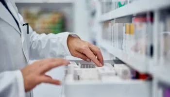 Marcelo Peretta y el rol de las farmacias: “No estudiamos para entregar cajitas y cobrar”
