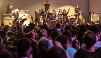La Kermesse exorcizó Atenas, el club que le había cerrado La Plata a Los Redondos