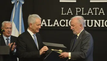 Julio Alak distinguió al director de la Real Academia Española en La Plata