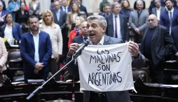 Juan Carlos Giordano: “Mienten con Malvinas para encubrir la entrega de recursos"