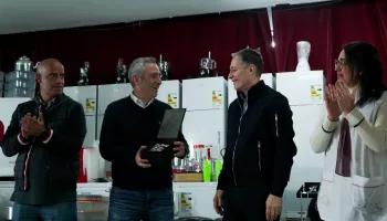 Fernando Gray y Andrés Larroque entregaron equipamiento a 81 escuelas de Esteban Echeverría