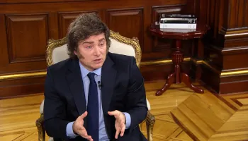 Sondeo revela que Milei mantiene 36 por ciento de aprobación mientras cae la economía