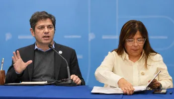 Entre deudas y salarios pulverizados, Kicillof gasta 262.000 millones en vehículos nuevos