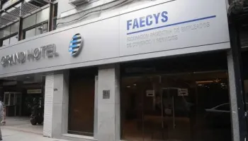 Empleados de Comercio: acordaron un aumento del 5,7 por ciento y un bono de 50.000 pesos