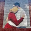 El mural porteño sobre el abrazo de Perón y Evita que resiste al tiempo y al vandalismo