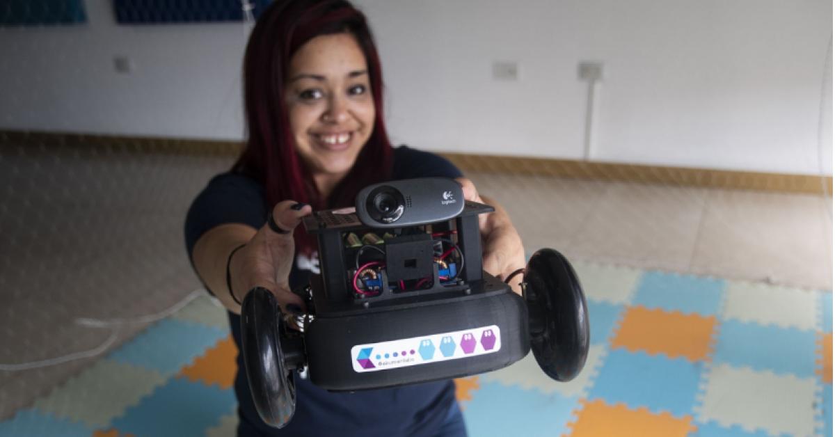 "Enseñar tecnología es una excusa para trabajar lo humano"