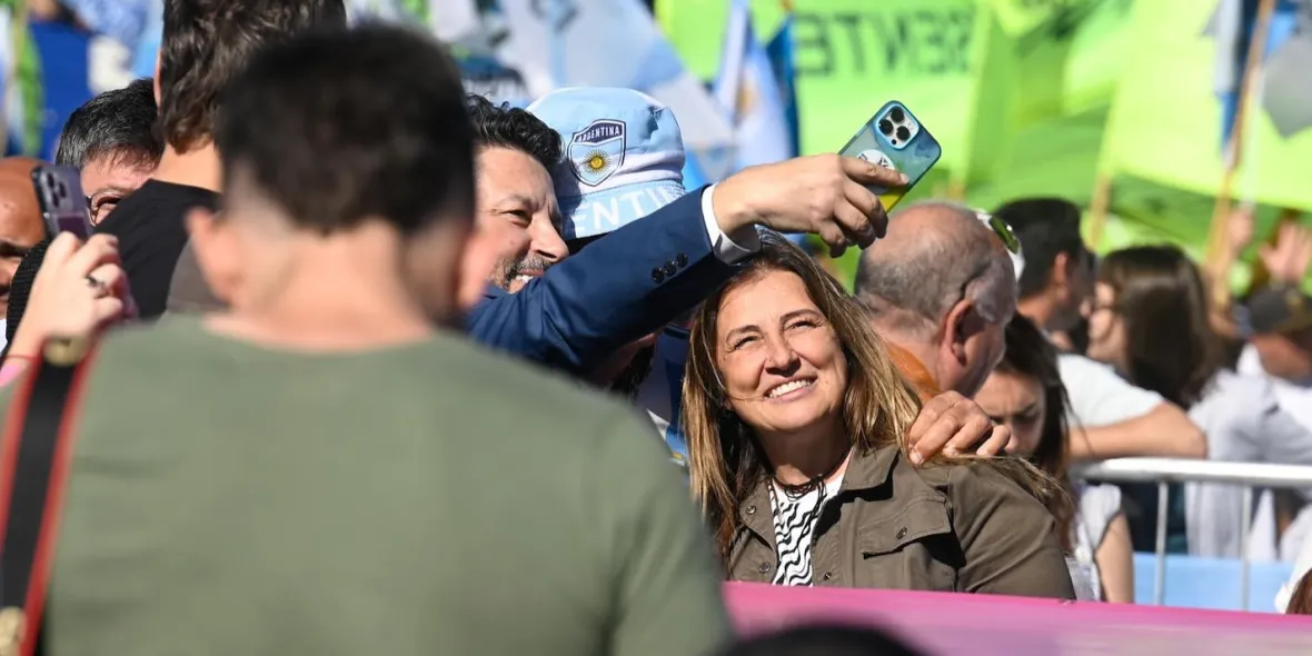 Multan a Karina Menéndez por compras fragmentadas para evitar licitaciones