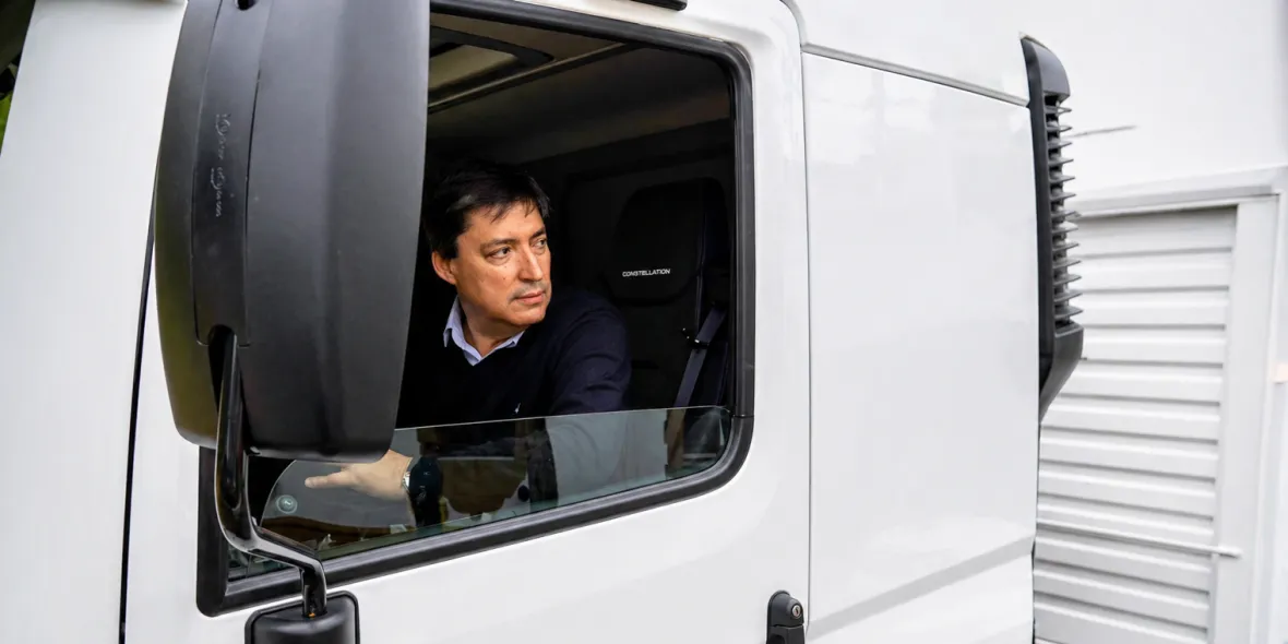 Alejandro Acerbo, en la mira por compras directas y una obra con menos metros