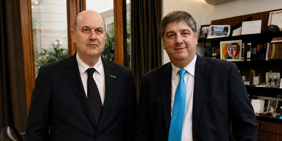 Federico Sturzenegger y Gonzalo Lissarrague: entramado societario y continuidad en Uruguay